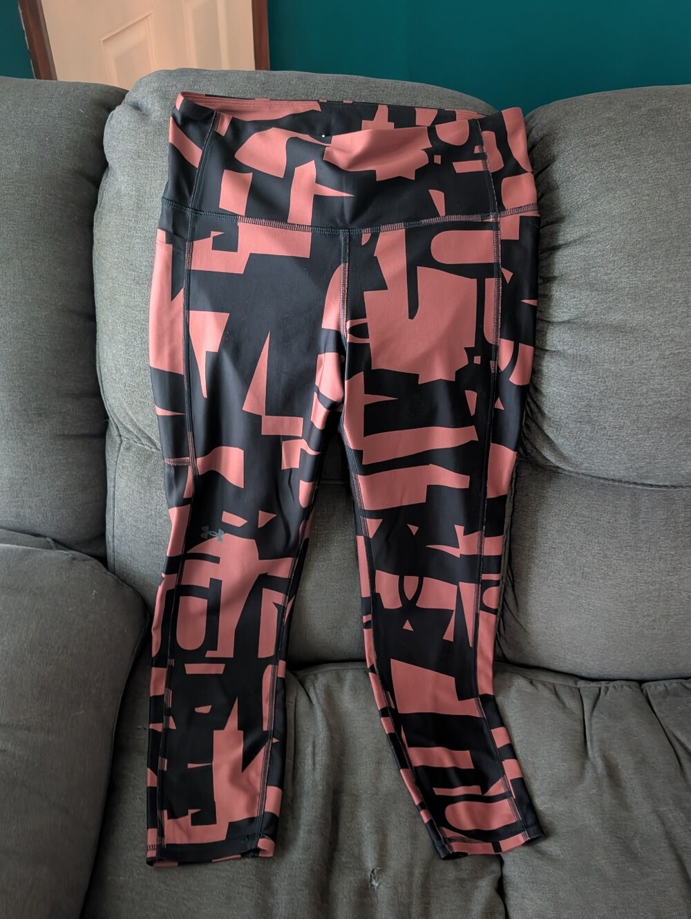 Under Armour Abstract Block Print Leggings - Black & Dusty Rose